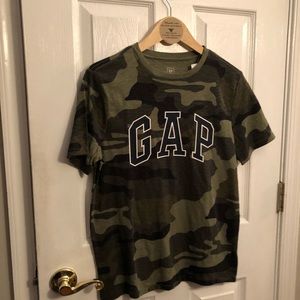 GAP camo T-shirt in 15/16 NWT